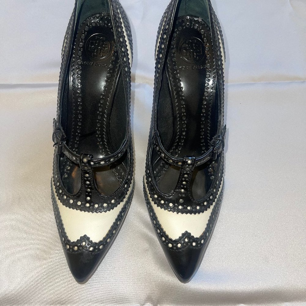 Tory Burch black and white saddle shoe pump